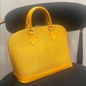 Louis Vuitton Alma PM Epi leather Handbag with Strap
